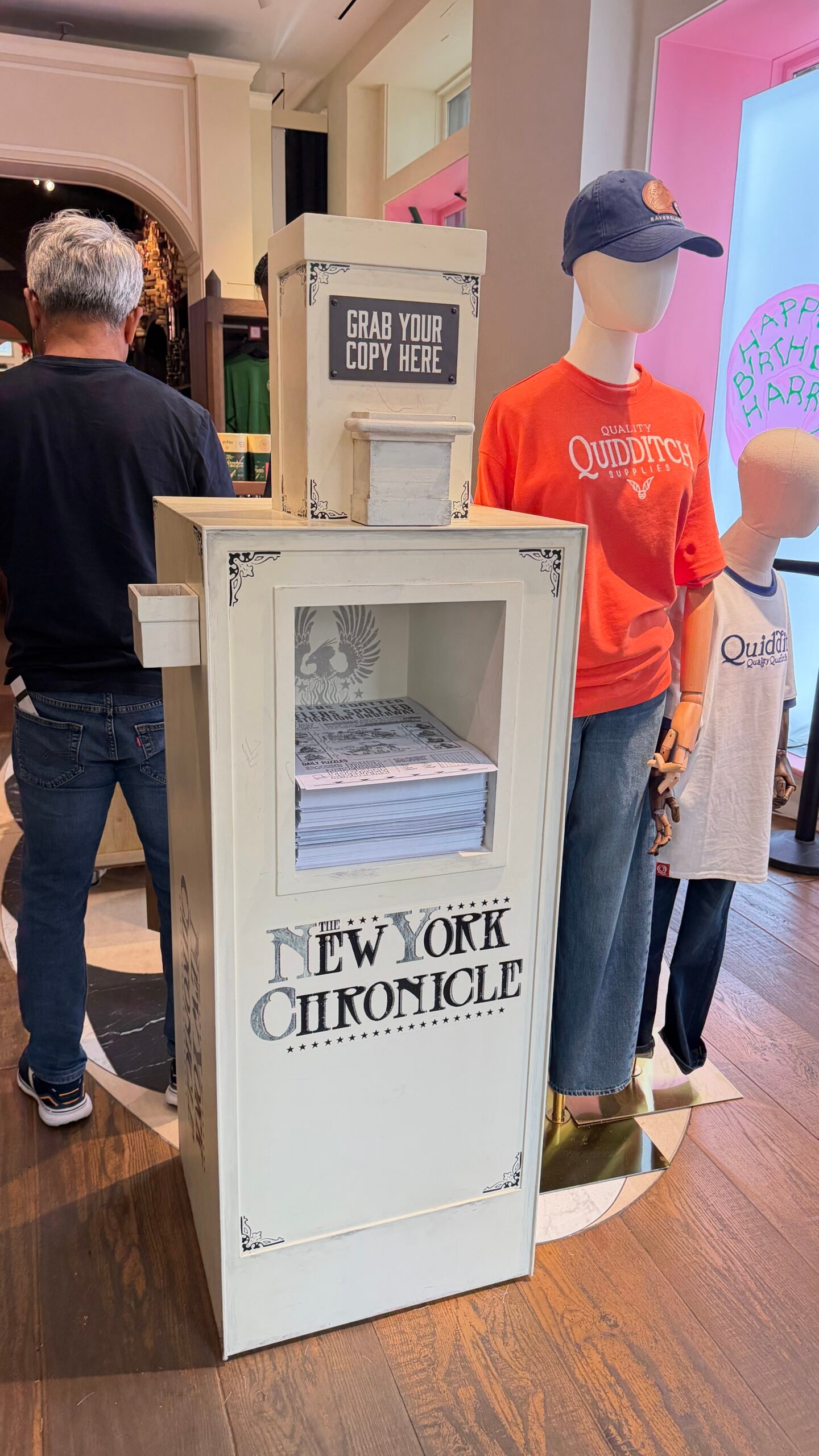Ponto de retirada do New York Chronicle dentro da Harry Potter New York